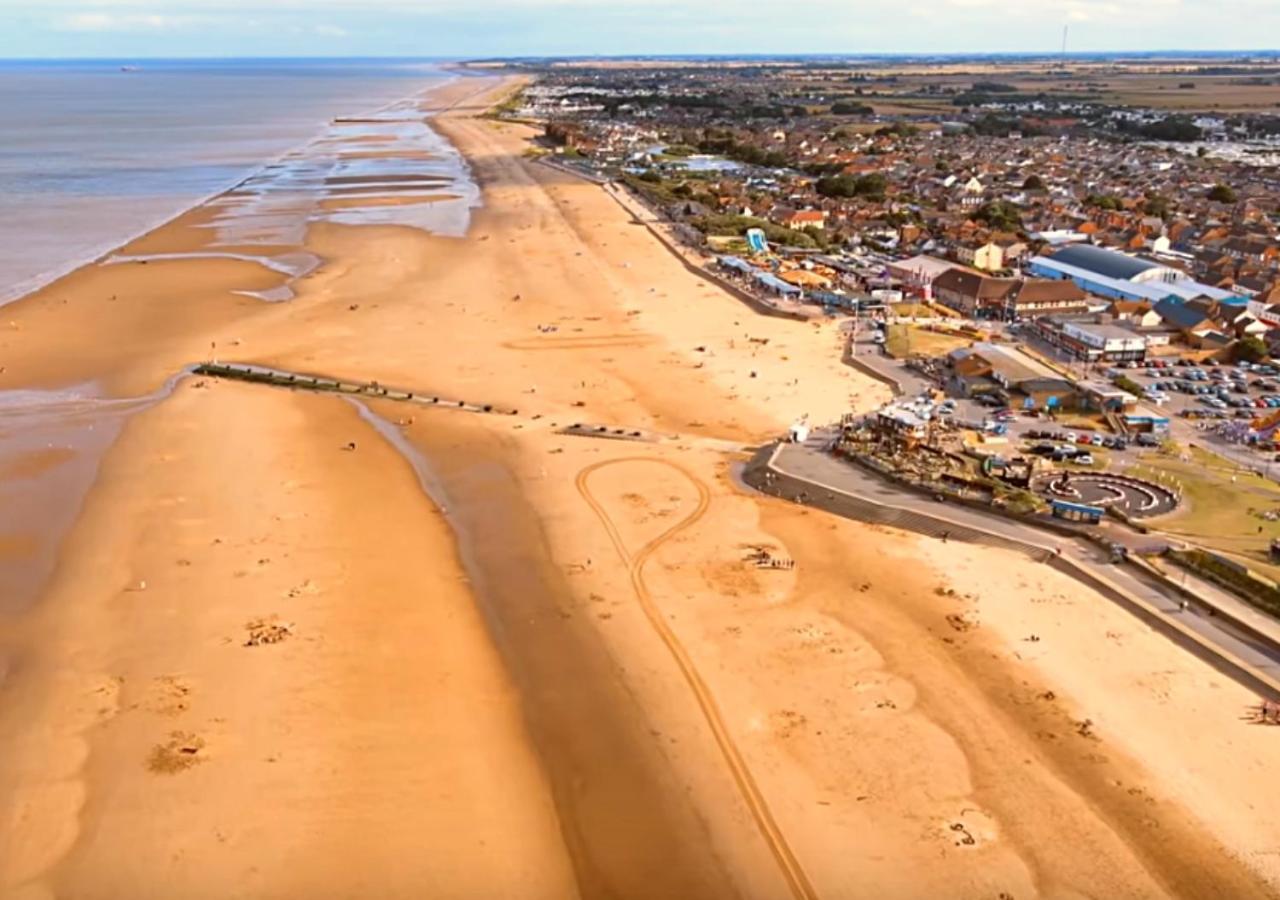Romantic Lakeside Cottage By The Beach! With Super Cosy Log Burner! The Perfect Escape To Your Home From Home By The Sea! So Relaxing - You Won'T Want To Leave! Pet Friendly! Mablethorpe Exterior foto