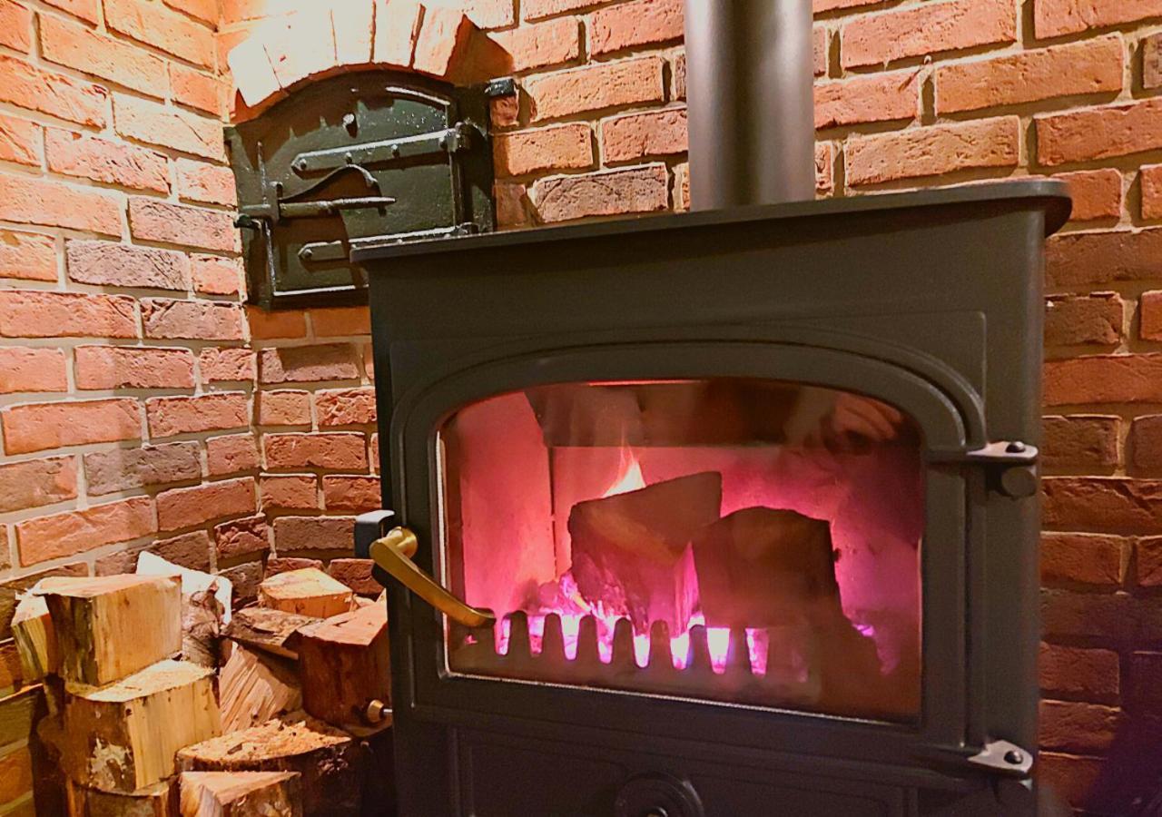 Romantic Lakeside Cottage By The Beach! With Super Cosy Log Burner! The Perfect Escape To Your Home From Home By The Sea! So Relaxing - You Won'T Want To Leave! Pet Friendly! Mablethorpe Exterior foto