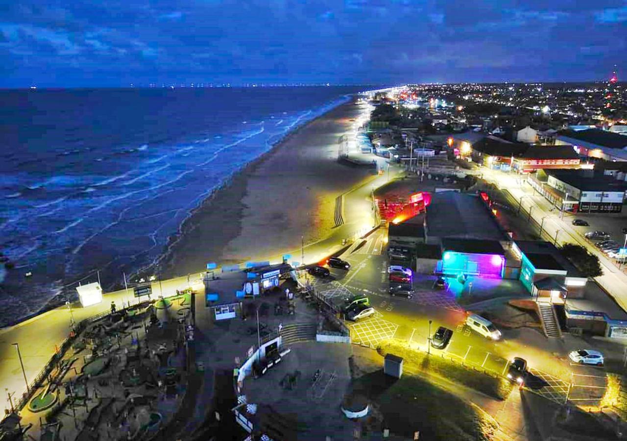 Romantic Lakeside Cottage By The Beach! With Super Cosy Log Burner! The Perfect Escape To Your Home From Home By The Sea! So Relaxing - You Won'T Want To Leave! Pet Friendly! Mablethorpe Exterior foto