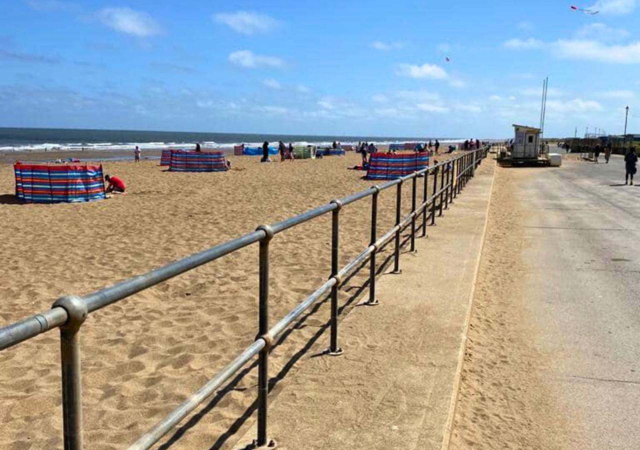Romantic Lakeside Cottage By The Beach! With Super Cosy Log Burner! The Perfect Escape To Your Home From Home By The Sea! So Relaxing - You Won'T Want To Leave! Pet Friendly! Mablethorpe Exterior foto