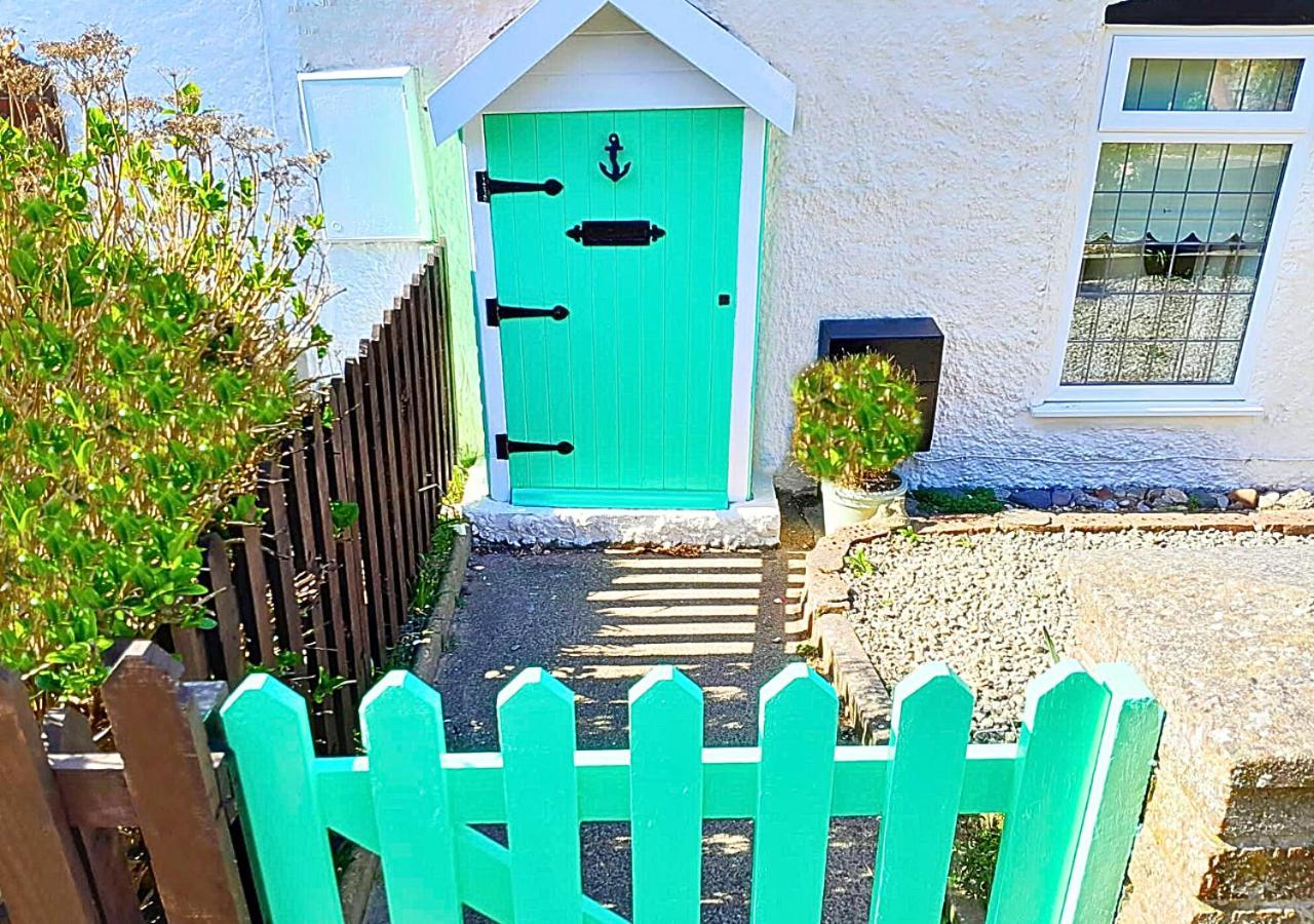 Romantic Lakeside Cottage By The Beach! With Super Cosy Log Burner! The Perfect Escape To Your Home From Home By The Sea! So Relaxing - You Won'T Want To Leave! Pet Friendly! Mablethorpe Exterior foto