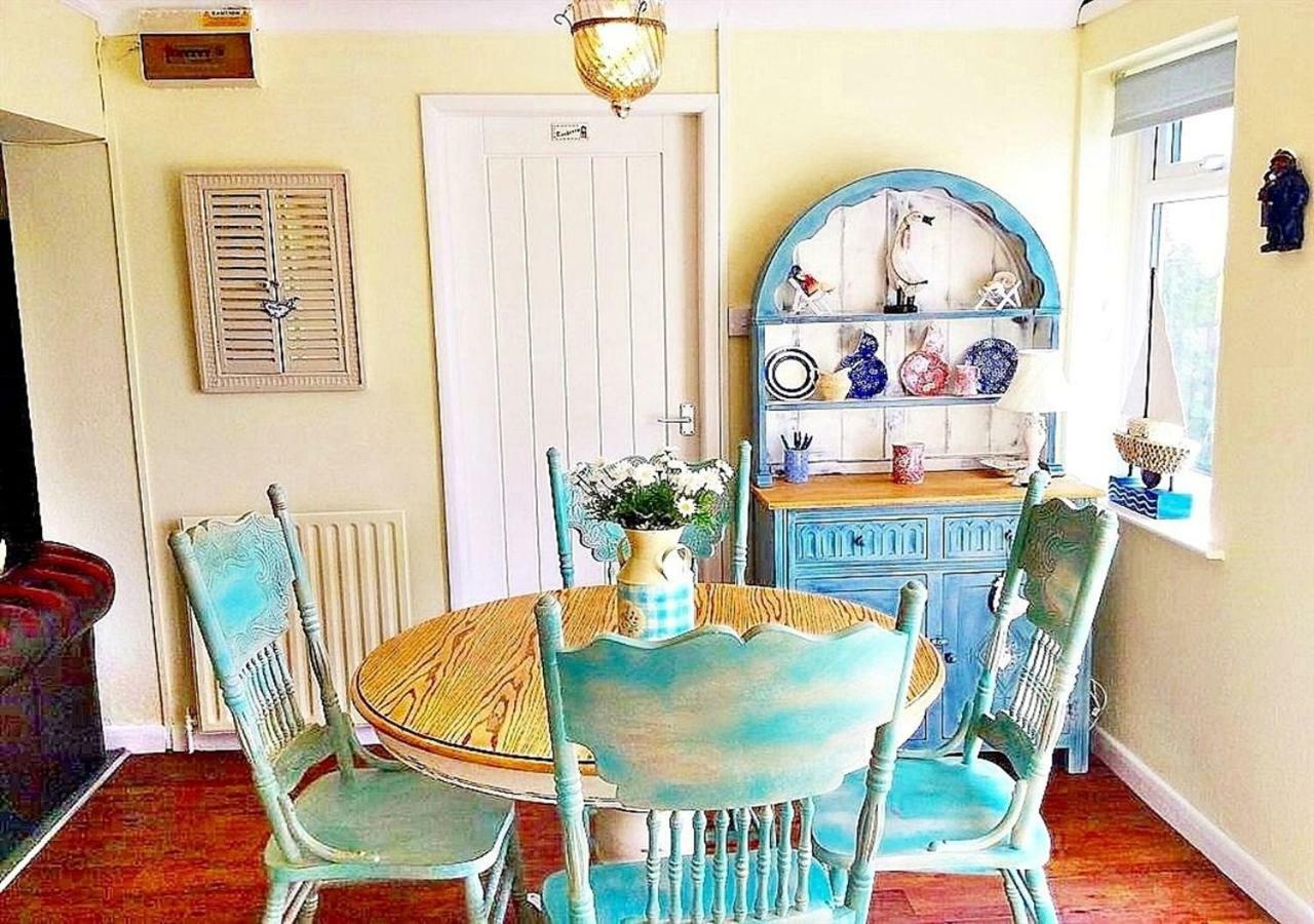 Romantic Lakeside Cottage By The Beach! With Super Cosy Log Burner! The Perfect Escape To Your Home From Home By The Sea! So Relaxing - You Won'T Want To Leave! Pet Friendly! Mablethorpe Exterior foto